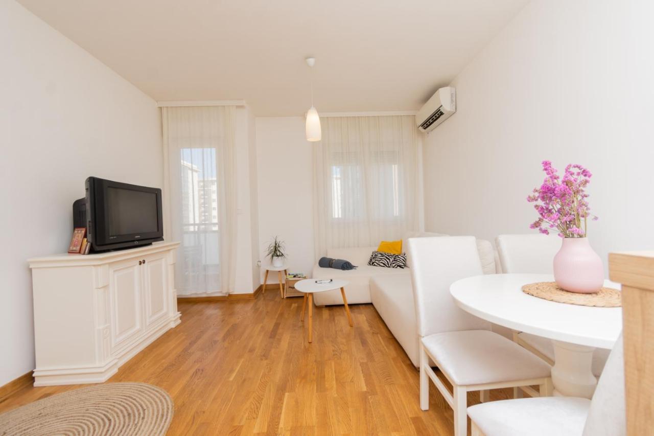 Lux City Apartment With Parking Подгорица Екстериор снимка